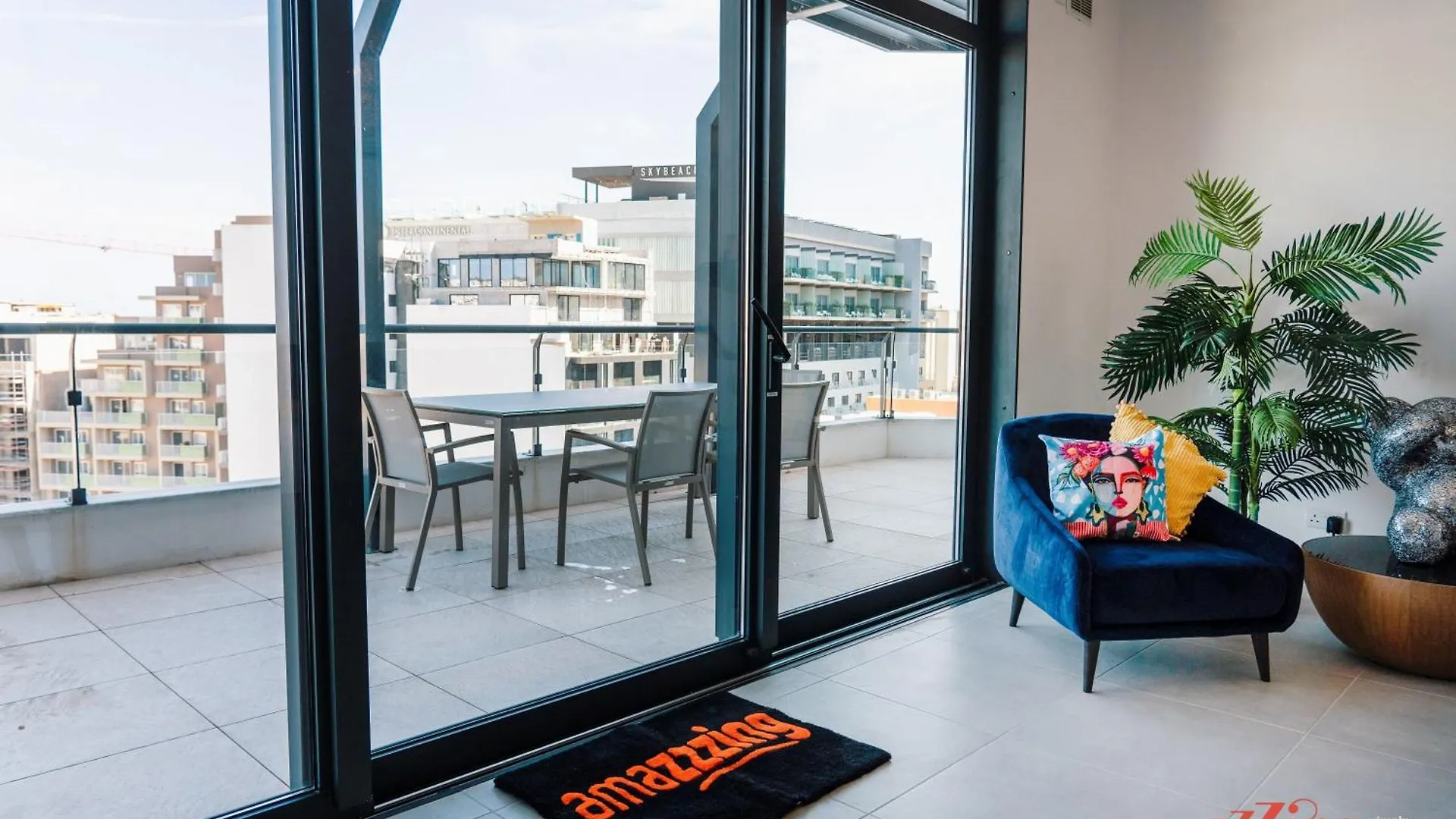Elegance & Excitement Luxury Downtown Escape Apartment Saint Julian's